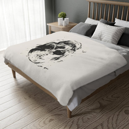 Chic Urban Grunge Aesthetic Dual-Sided Skull Blanket – Trendy Home Accessory for Fashion-Forward Bedroom or Lounge, Monochrome with Edge